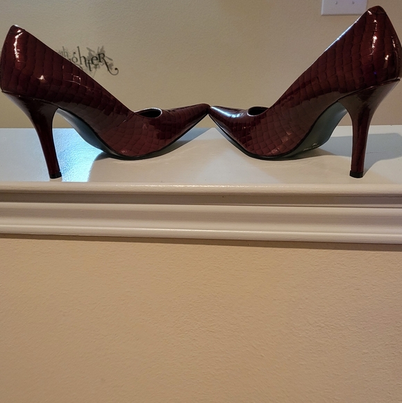 NWOT! NINE WEST PATENT LEATHER POINTY TOE HEELS 👠 - Picture 2 of 6